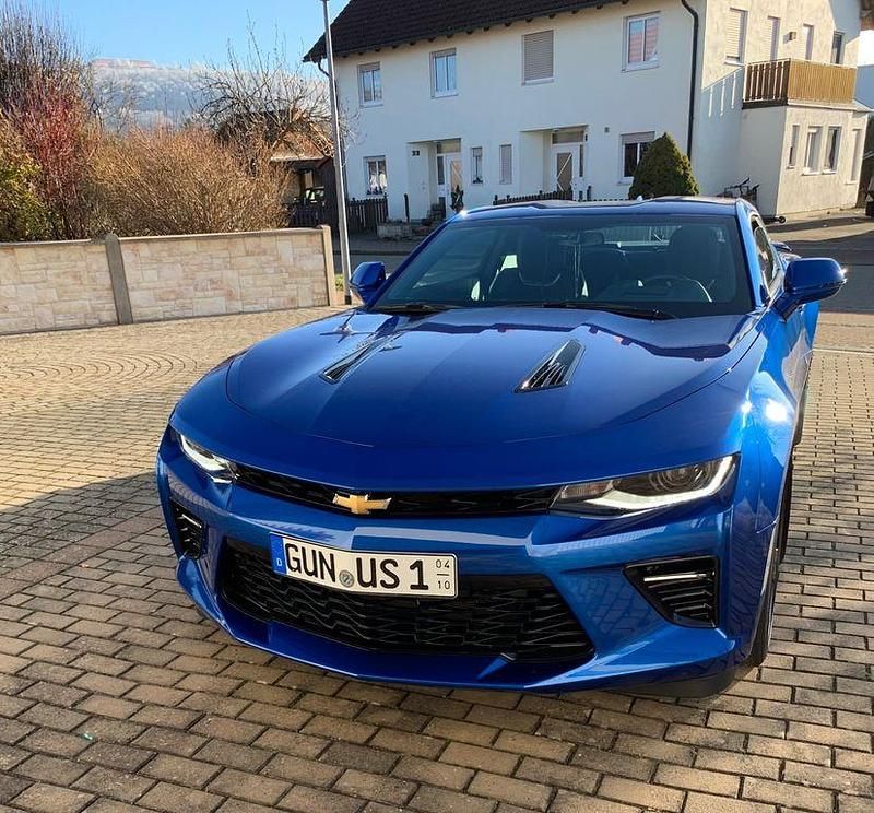Blau Gebraucht 2019 Chevrolet Camaro Coupé | 48.990 € (Etwas zu teuer) - Bild 1/4