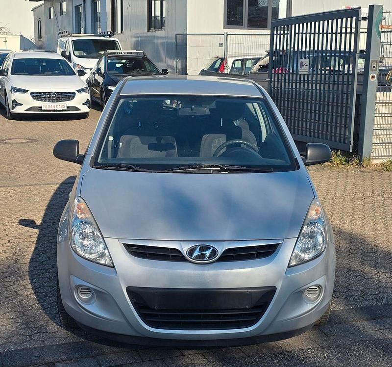 Gebraucht Hyundai i20 Edition 77 PS (56 kW) 2011 Grau Kleinwagen