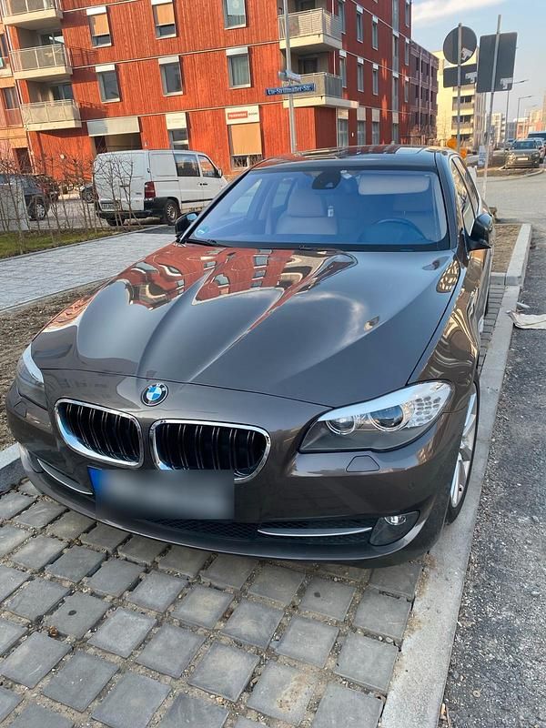 Braun Gebraucht 2010 BMW 520 Kombi | 8.800 € (Etwas zu teuer) - Bild 1/4