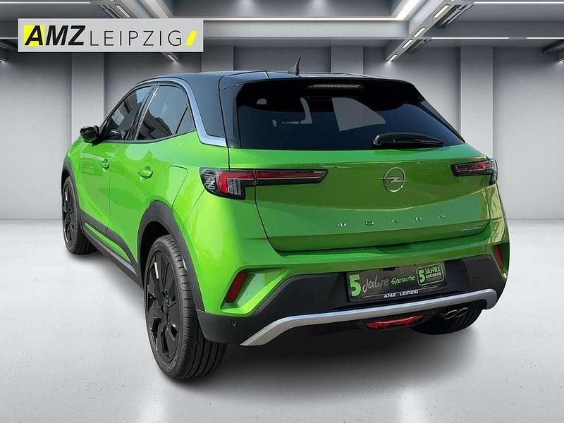 Gebraucht Opel Mokka Ultimate 131 PS (96 kW) 2023 Lackierung matcha green/typ aussenverkle (metallic) SUV
