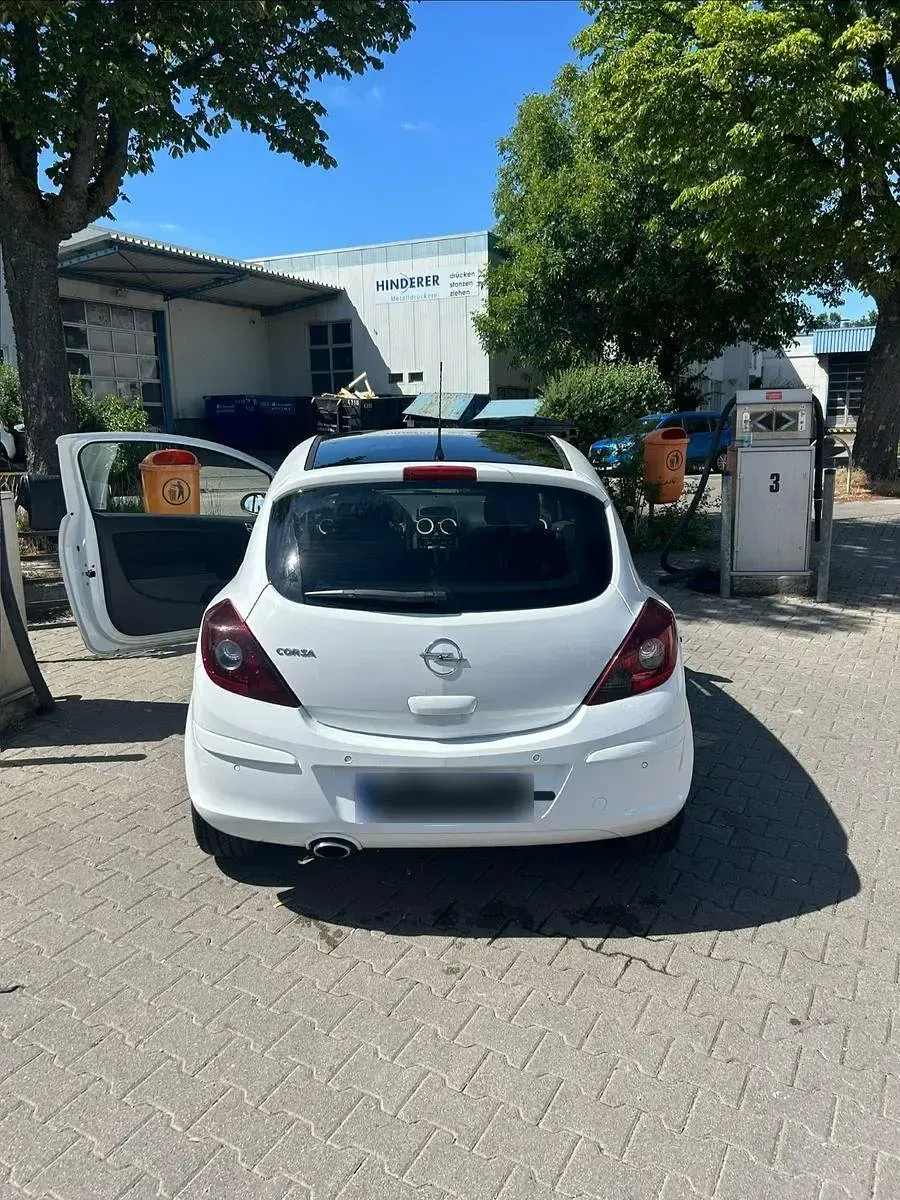 Gebraucht Opel Corsa Color Edition 90 PS (66 kW) 2010 Weiß Kleinwagen