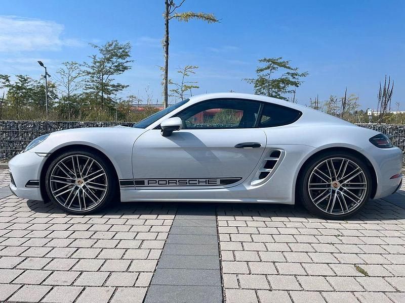 Grau Gebraucht 2024 Porsche 718 Cayman Sport Coupé | 82.900 € - Bild 1/4