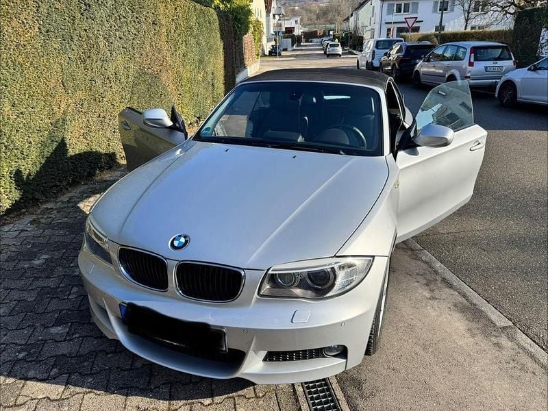 Silber Gebraucht 2011 BMW 125 Cabriolet M Sport Cabrio | 19.200 € (Etwas zu teuer) - Bild 1/4