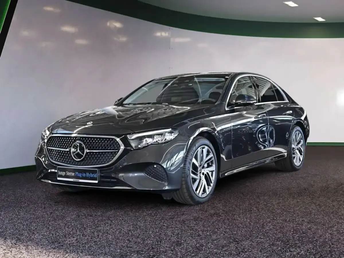 Gebraucht Mercedes E300 Advanced 313 PS (230 kW) 2024 Grau / graphitgrau Limousine