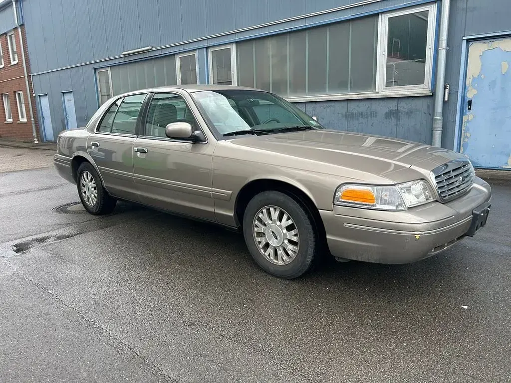 Gebraucht Ford Crown Victoria 250 PS (183 kW) 2003 Gold Limousine