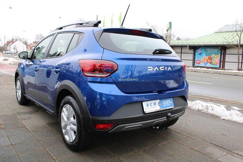 Gebraucht Dacia Sandero Expression 91 PS (66 kW) 2024 Blau Limousine