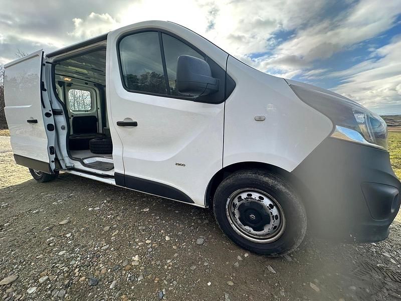 Gebraucht Opel Vivaro 145 PS (106 kW) 2017 Weiß Van / Kleinbus