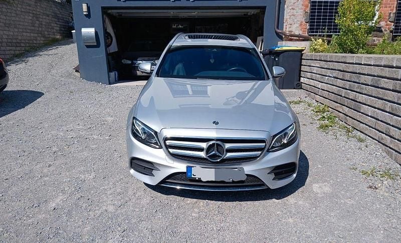 Silber Gebraucht 2019 Mercedes E450 Avantgarde Limousine | 42.000 € (Fairer Preis) - Bild 1/4