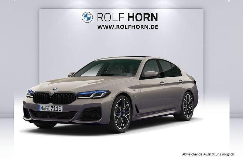 Grau Gebraucht 2022 BMW 545e Shadowline Limousine | 32.820 € (Fairer Preis) - Bild 1/4