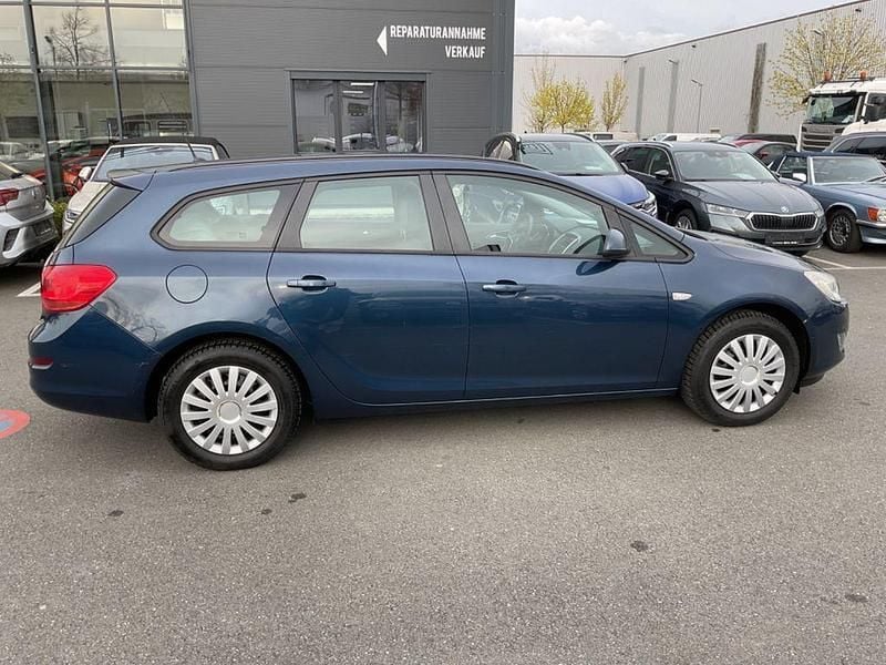 Gebraucht Opel Astra Edition 116 PS (85 kW) 2010 Blau Kombi