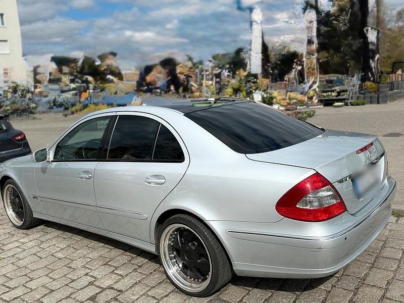 Gebraucht Mercedes E280 231 PS (169 kW) 2006 Silber Limousine