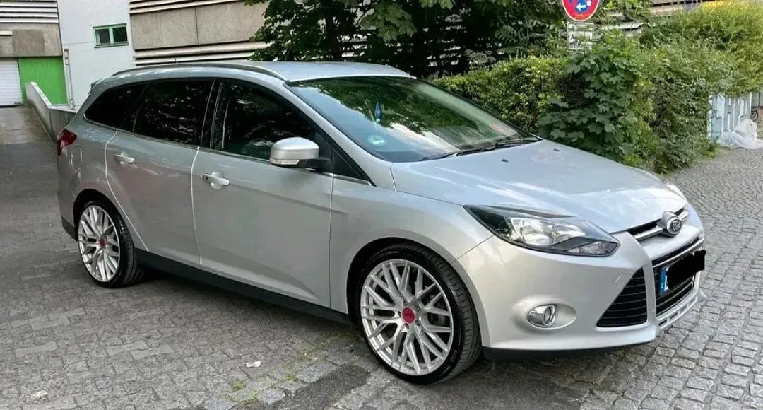 Gebraucht Ford Focus 115 PS (84 kW) 2013 Silber Kombi