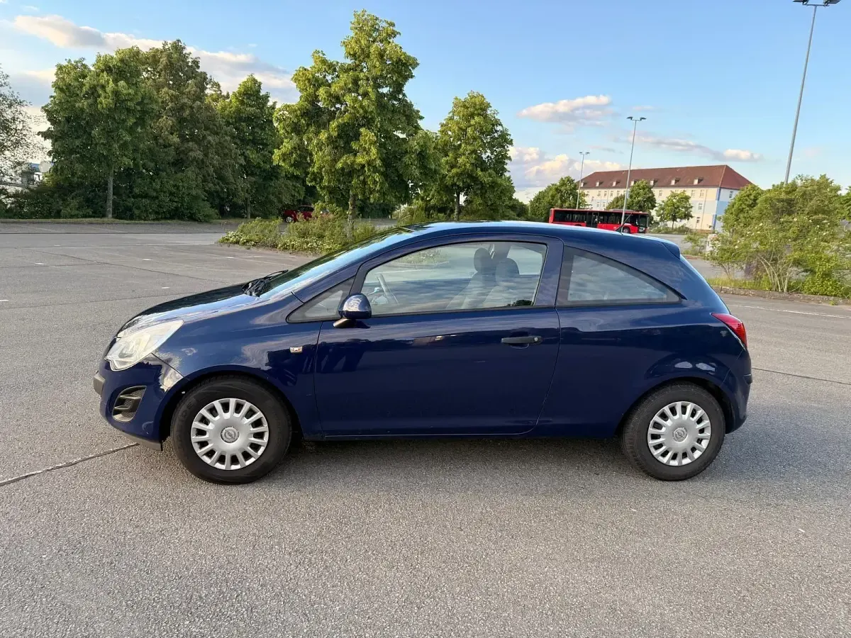 Używany Opel Corsa 68 KM (50 kW) 2013 Niebieski Hatchback
