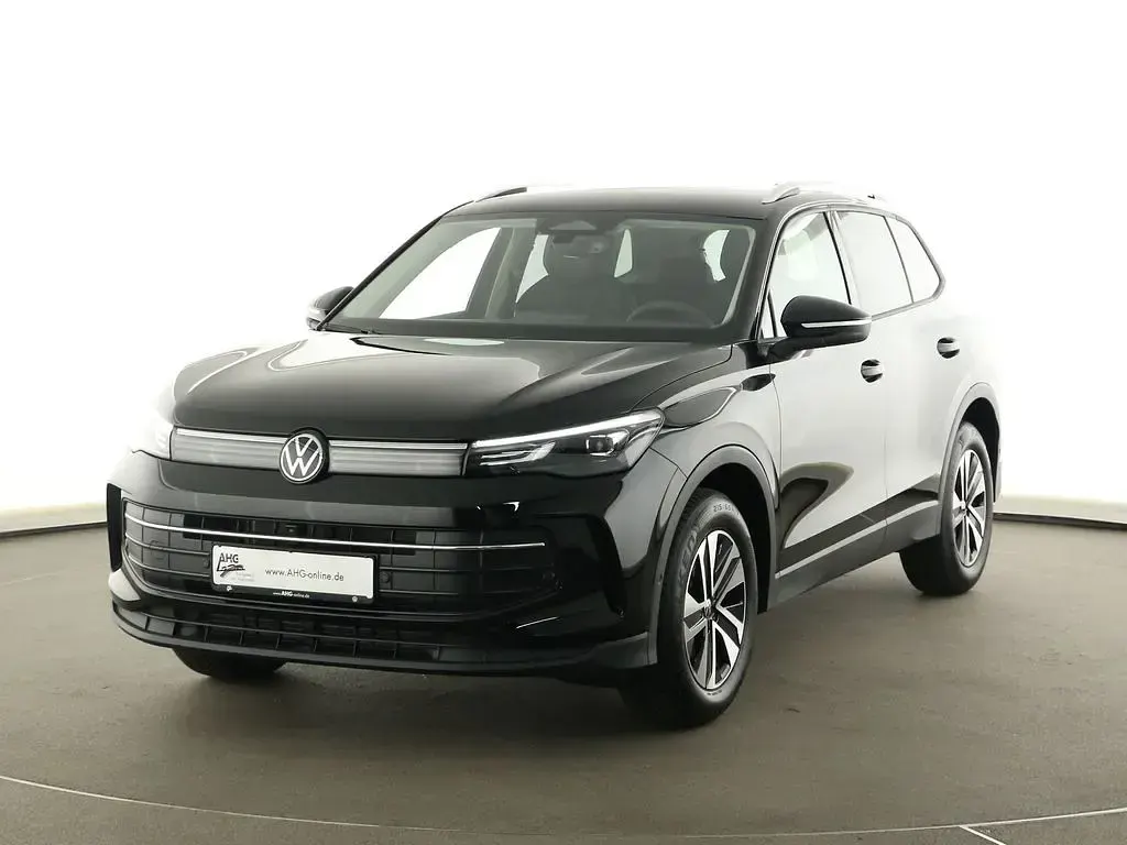 Neu VW Tiguan 150 PS (110 kW) 2026 Grenadillschwarz metallic SUV
