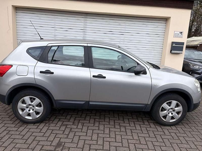 Gebraucht Nissan Qashqai Visia 114 PS (83 kW) 2010 Silber SUV