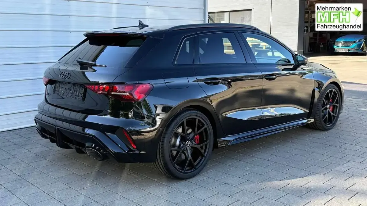 Neu Audi RS3 400 PS (294 kW) 2026 Mythosschwarz metallic Limousine