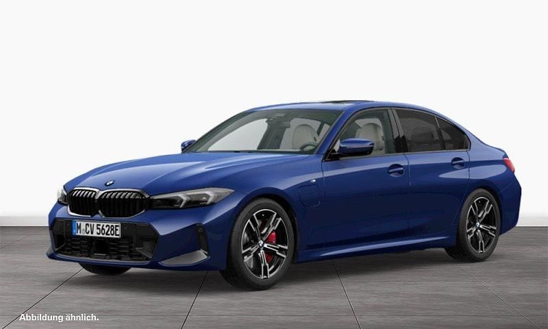 Blau Gebraucht 2024 BMW 330e M Sport Limousine | 50.890 € (Teuer) - Bild 1/3