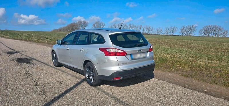 Gebraucht Ford Focus 115 PS (84 kW) 2013 Silber Kombi