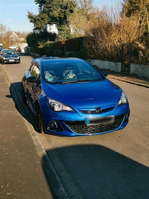 Blau Gebraucht 2017 Opel Astra GTC OPC Limousine | 18.900 € - Bild 1/4