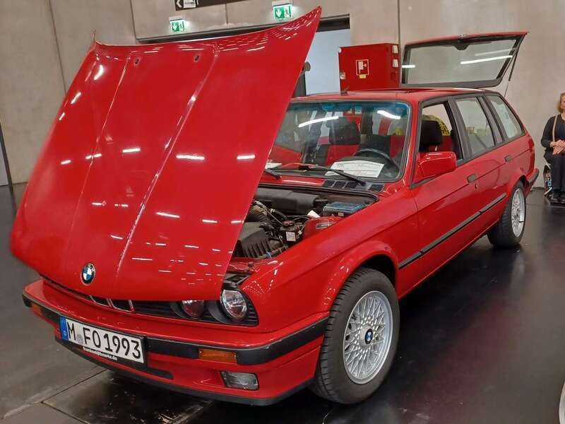 Rot Gebraucht 1993 BMW 316 Kombi | 6.900 € - Bild 1/4