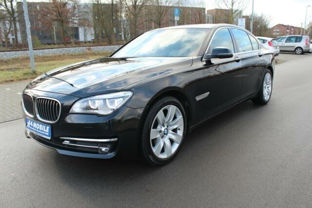 Gebraucht BMW 740 Comfort Edition 313 PS (230 kW) 2014 Schwarz metallic Limousine