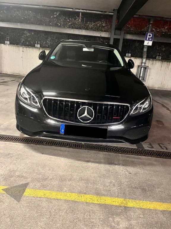 Gebraucht Mercedes E200 Avantgarde 184 PS (135 kW) 2016 Schwarz Limousine