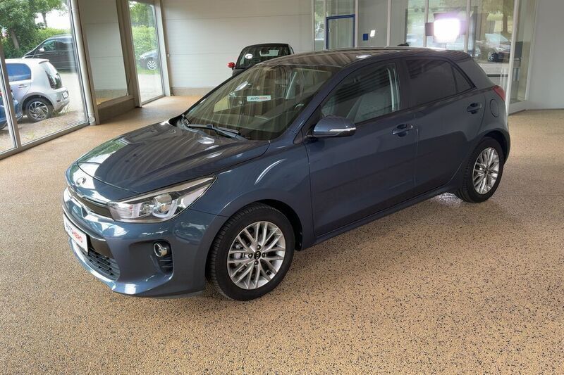 Blau Gebraucht 2017 Kia Rio DREAM-TEAM Edition Limousine | 9.330 € (Etwas zu teuer) - Bild 1/4