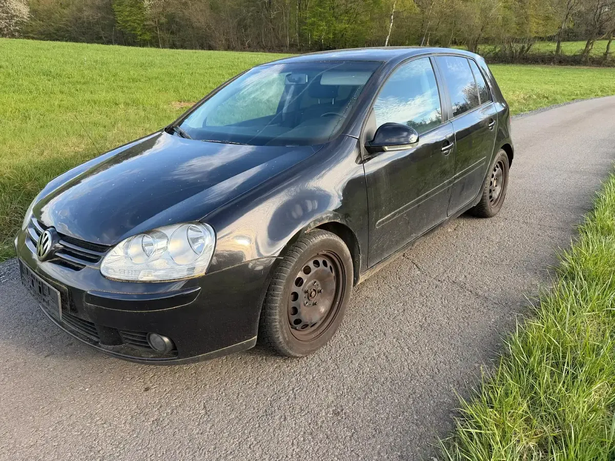 Second-hand VW Golf V 101 CP (74 kW) 2007 Negru Berlinǎ