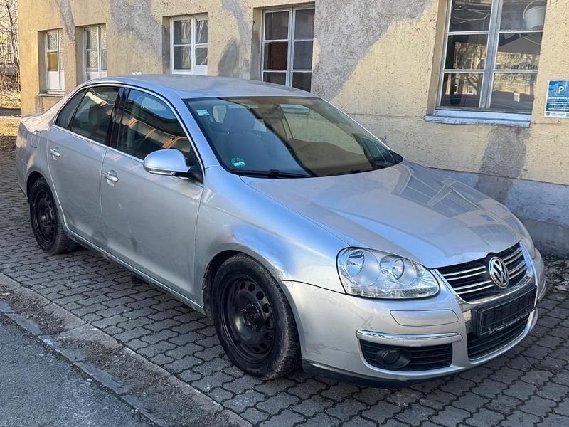 Gebraucht VW Jetta 105 PS (77 kW) 2006 Silber Limousine