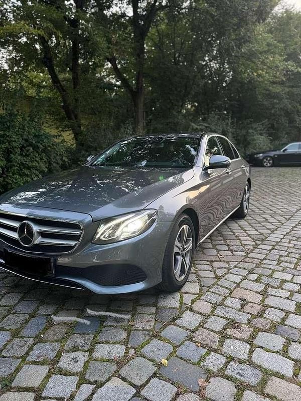 Gebraucht Mercedes E220 194 PS (142 kW) 2018 Grau Limousine