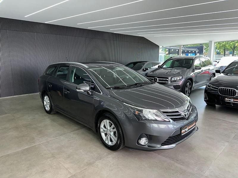 Grau Gebraucht 2012 Toyota Avensis Life Kombi | 9.950 € (Teuer) - Bild 1/4