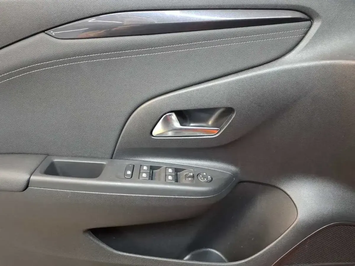 Gebraucht Opel Corsa Elegance 75 PS (55 kW) 2023 Dynamik orange metallic/dach karbon schwarz metallic Kleinwagen