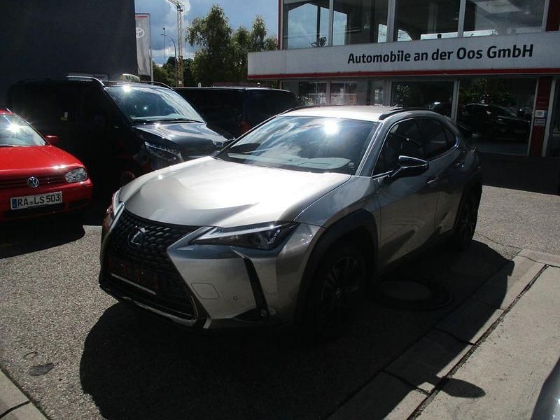 Silber Gebraucht 2020 Lexus UX 250h SUV | 28.990 € (Etwas zu teuer) - Bild 1/4
