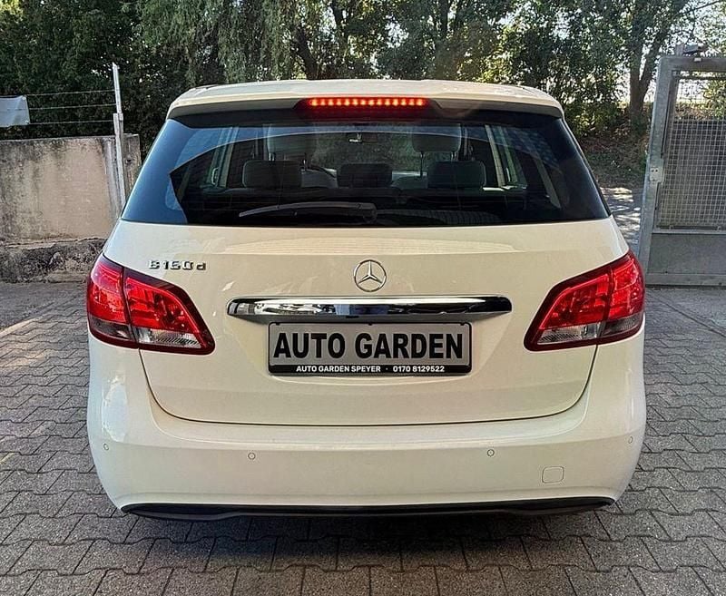 Weiß Gebraucht 2015 Mercedes B160 Van / Kleinbus | 12.390 € - Bild 1/4