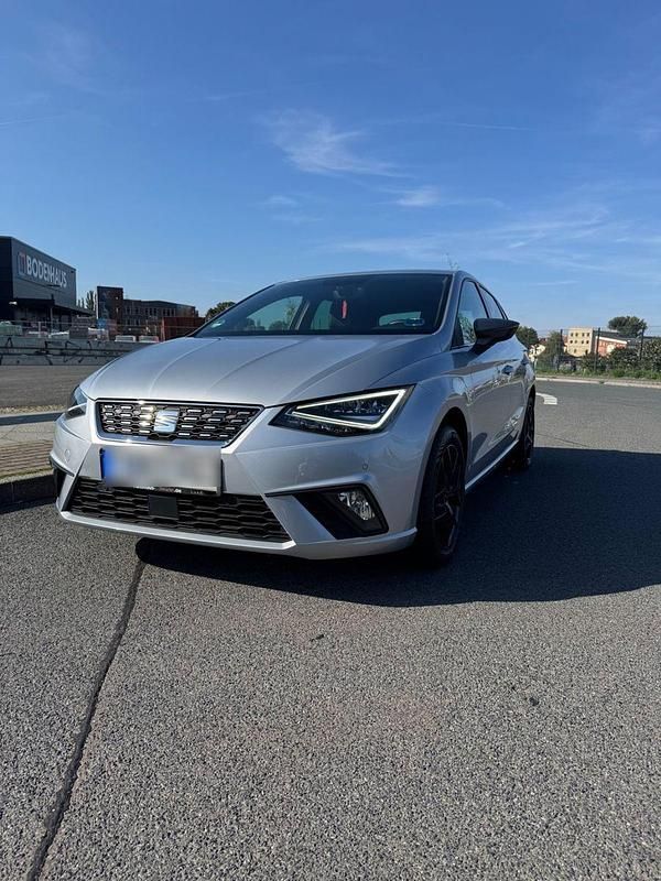 Silber Gebraucht 2020 Seat Ibiza XCELLENCE Kleinwagen | 18.450 € (Teuer) - Bild 1/4