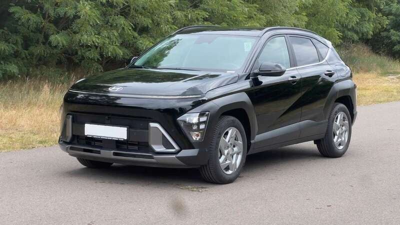 Abyss black Gebraucht 2024 Hyundai Kona Trend SUV | 28.490 € (Superpreis) - Bild 1/4