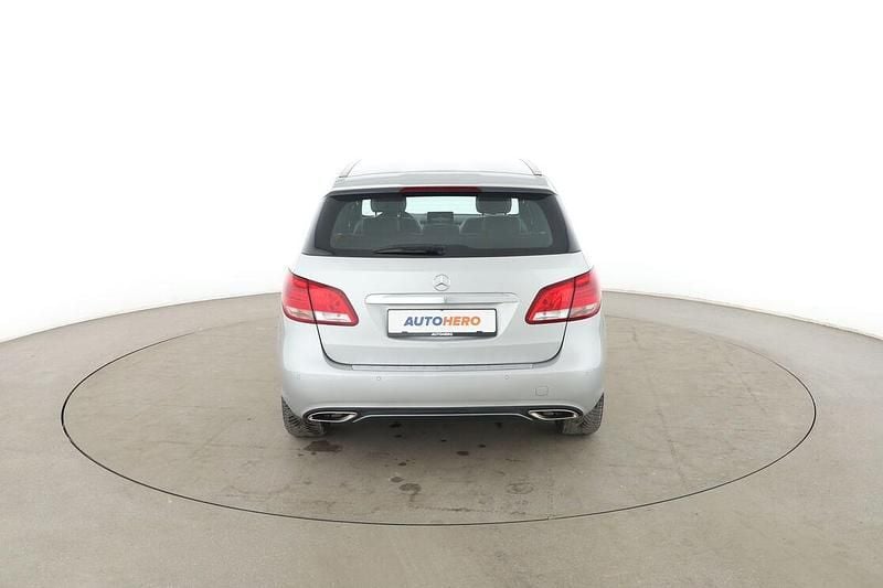Gebraucht Mercedes B180 Urban 109 PS (80 kW) 2017 Grau Van / Kleinbus