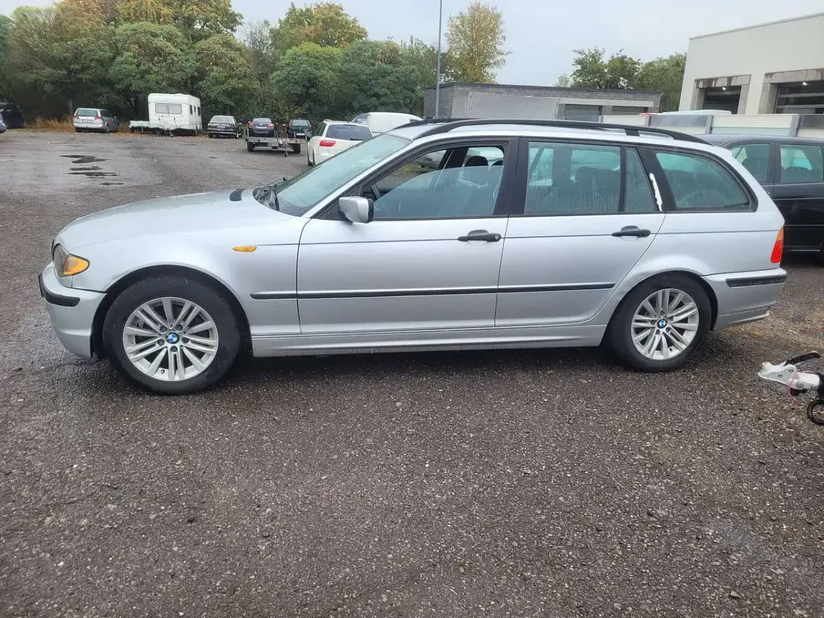 Gebraucht BMW 318 143 PS (105 kW) 2003 Silber Kombi