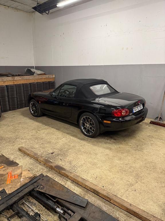 Second-hand Mazda MX5 145 CP (106 kW) 2004 Negru Cabrio