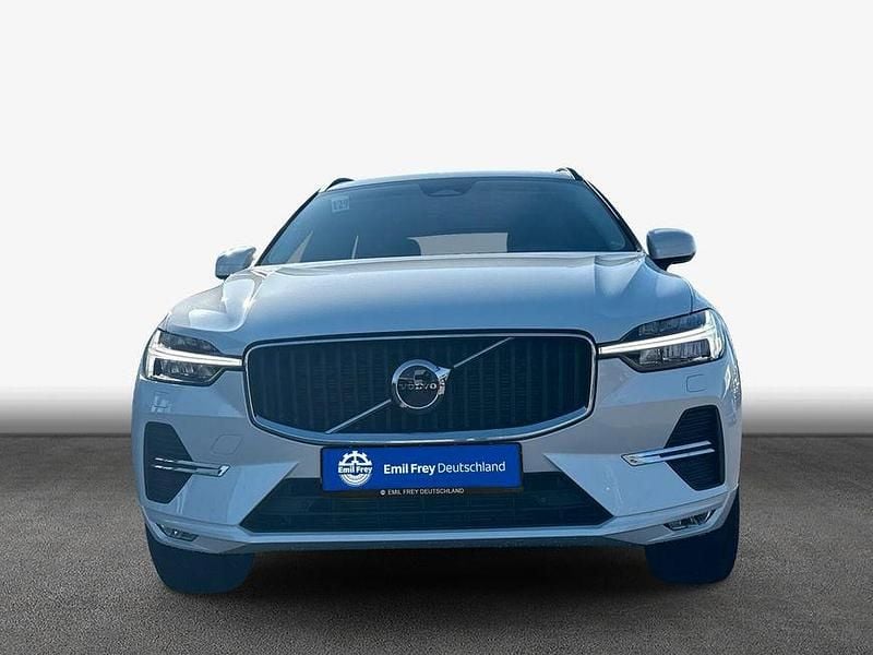 Używany Volvo XC60 Core 197 KM (144 kW) 2023 Biały SUV