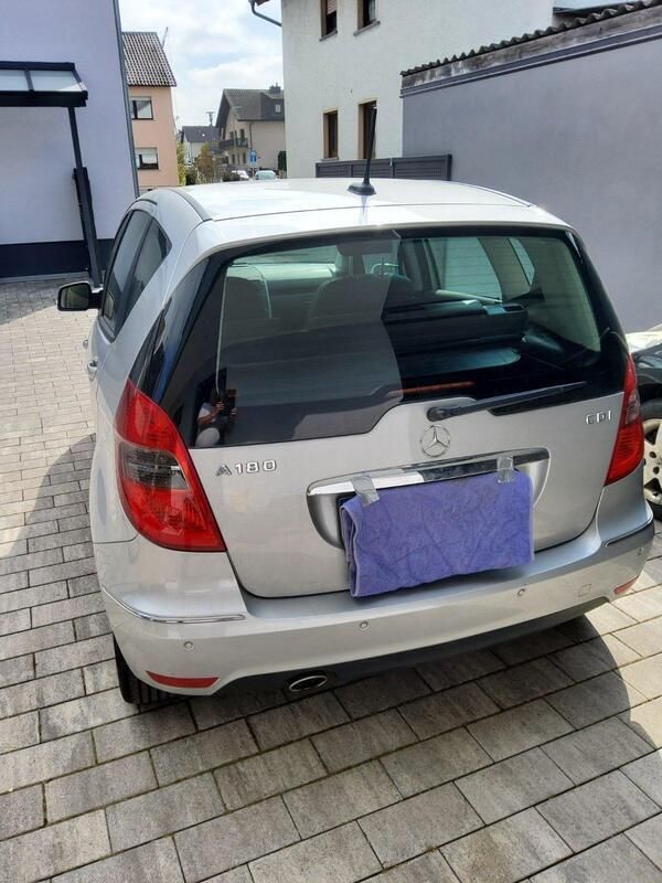 Silber Gebraucht 2011 Mercedes A180 Avantgarde Kleinwagen | 6.150 € (Fairer Preis) - Bild 1/4