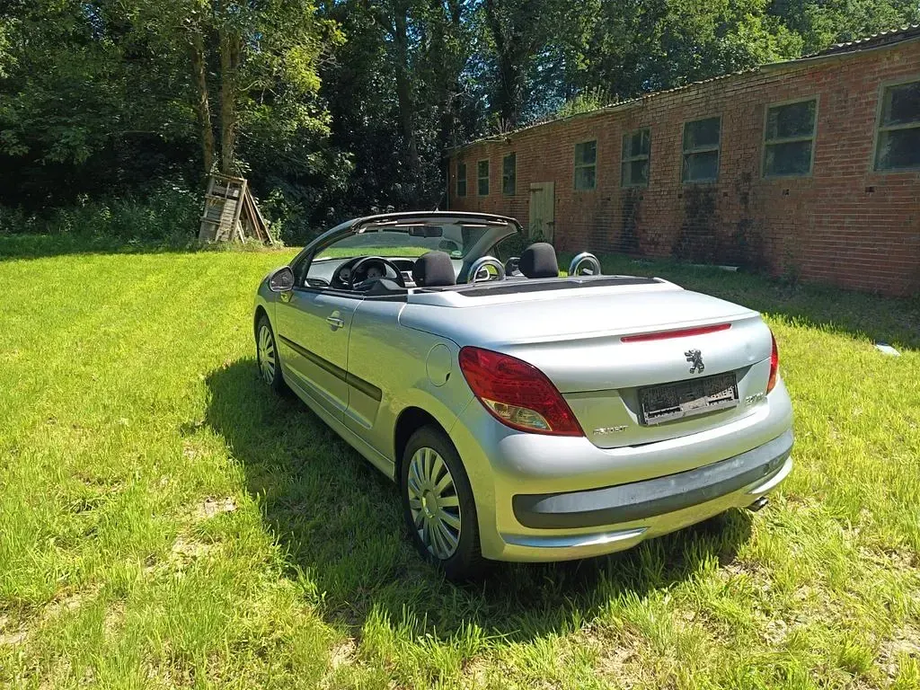 Gebraucht Peugeot 207 CC 120 PS (88 kW) 2010 Silber Cabrio