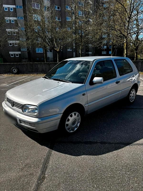 Gebraucht VW Golf III 90 PS (66 kW) 1995 Silber Kleinwagen