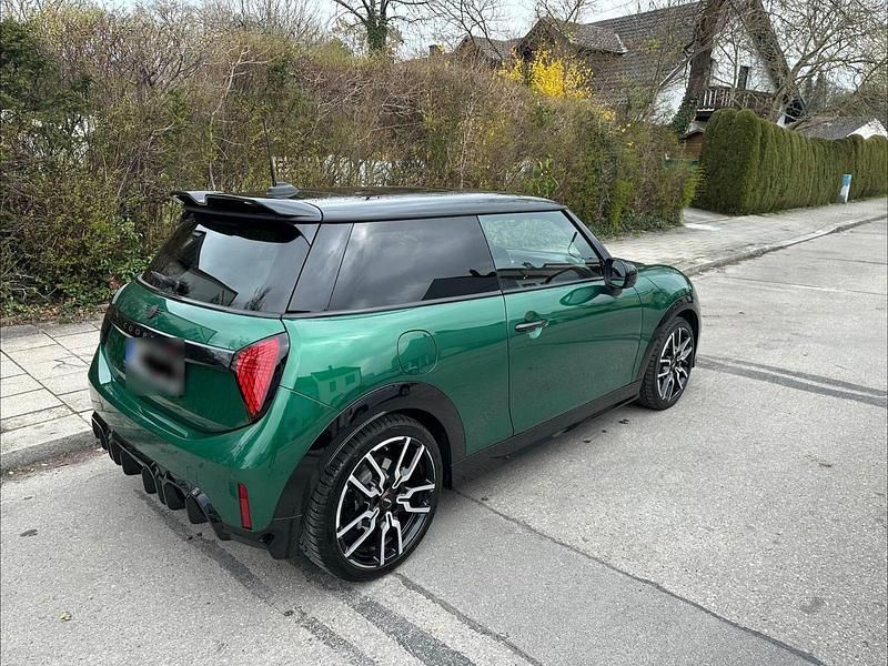 Używany Mini John Cooper Works 204 KM (150 kW) 2024 Zielony Hatchback