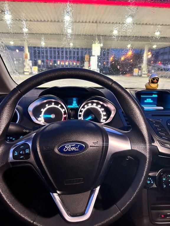 Gebraucht Ford Fiesta 82 PS (60 kW) 2014 Silber Kleinwagen