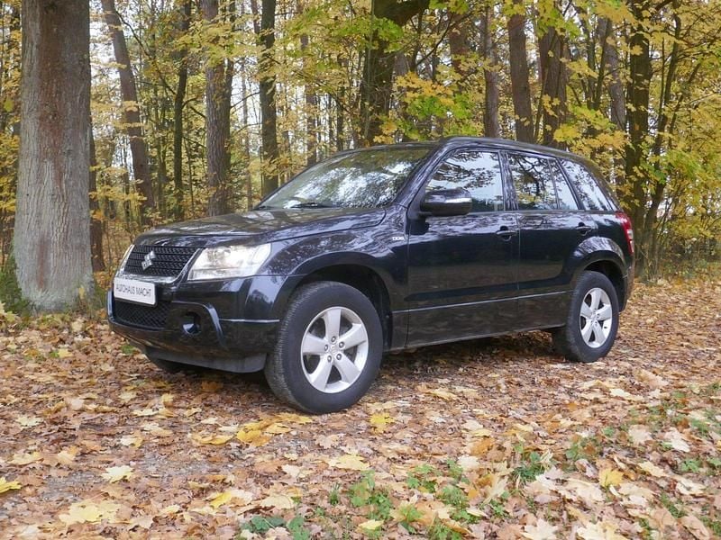 Schwarz Gebraucht 2010 Suzuki Vitara SUV | 10.900 € - Bild 1/4