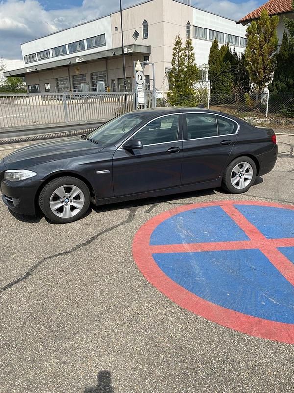 Second-hand BMW 520 184 CP (135 kW) 2013 Negru Berlinǎ