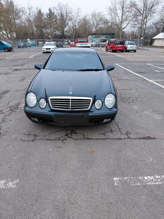 Schwarz Gebraucht 1999 Mercedes CLK200 Coupé | 5.000 € (Etwas zu teuer) - Bild 1/4