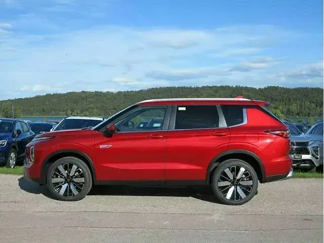 Gebraucht Mitsubishi Outlander P-HEV Edition 306 PS (225 kW) 2025 Dynamik rot SUV