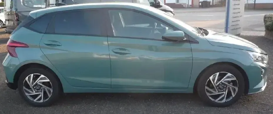 Gebraucht Hyundai i20 Trend 101 PS (74 kW) 2025 Grün Kleinwagen